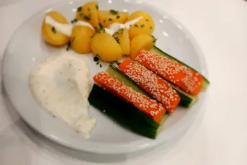 Kartoffeln mit Kräuterquark und Gemüsesticks, ESSEN & ERNÄHREN,DGE Umsetzung Kita