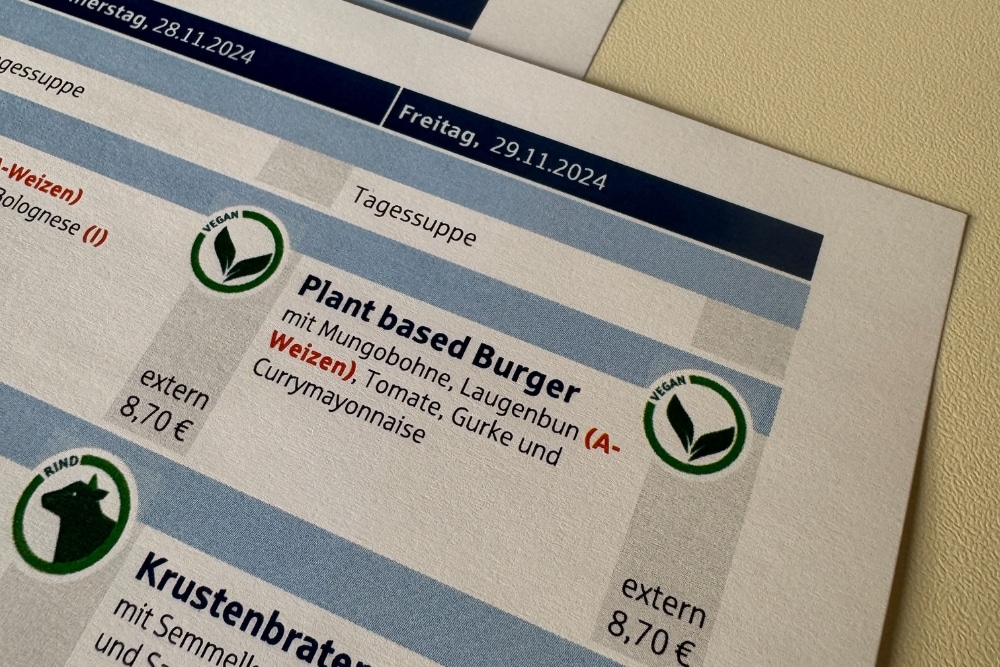 Speisekarte mit veganem Gericht